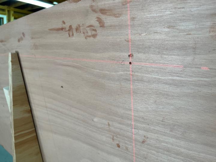 Aligning the transom with a laser