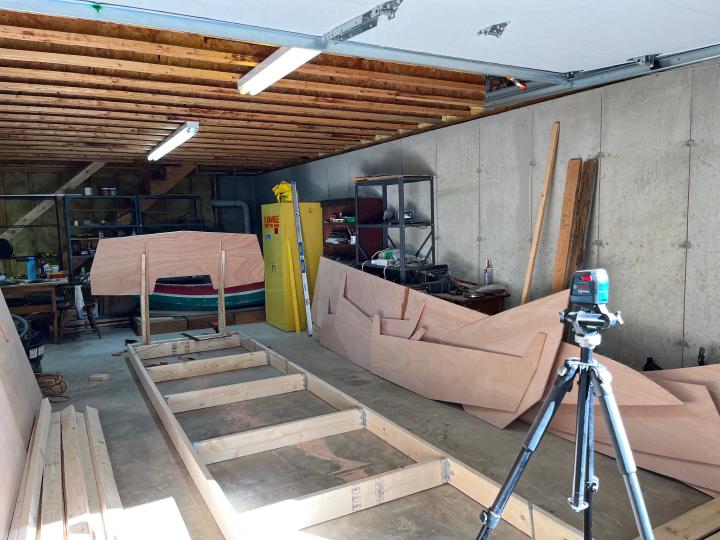 The transom in place