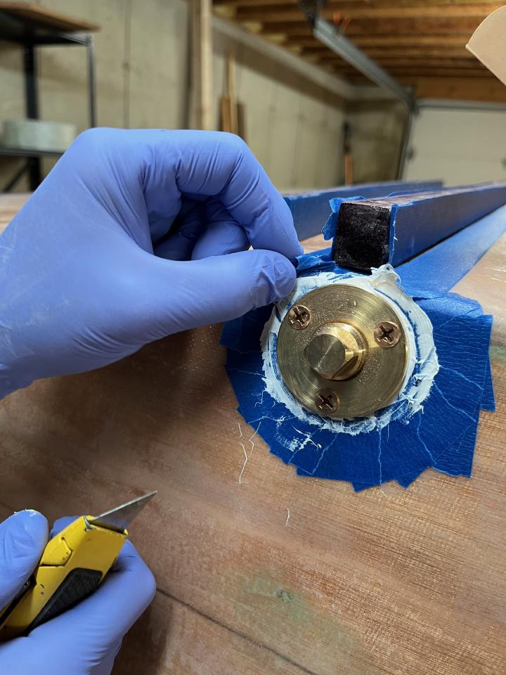 The drain plug, bedded in Sikaflex